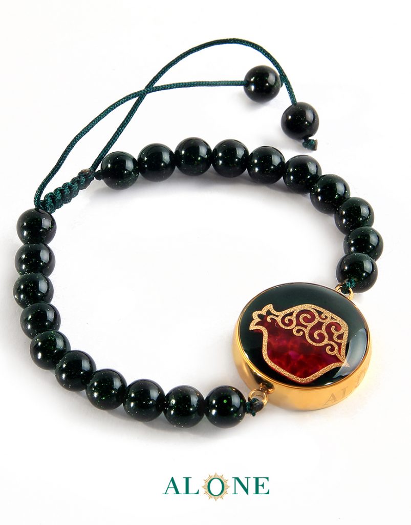 دستبند کوچک بافت عقیق صورتی نار (با سنگ دلربا سبز)