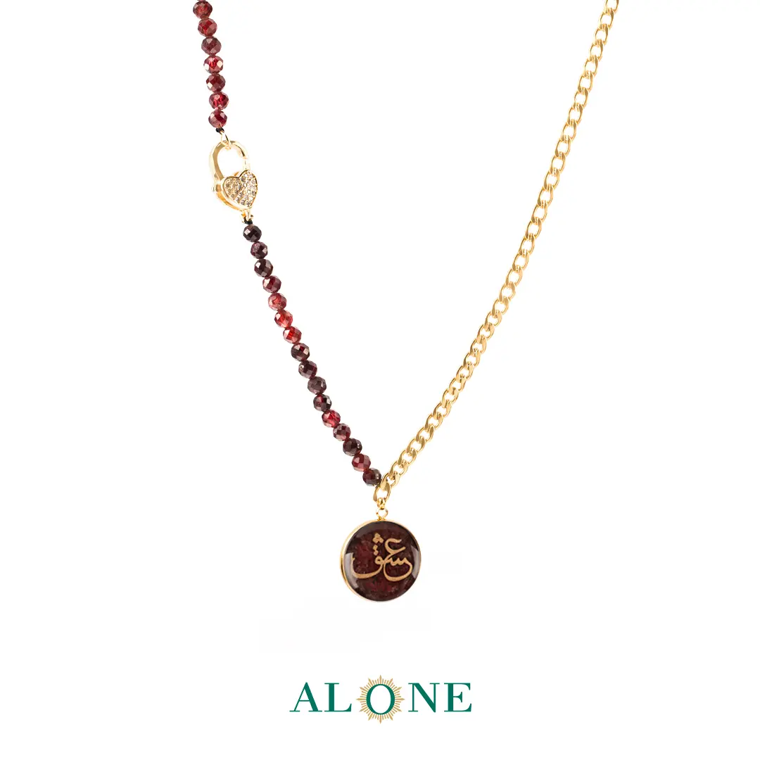 گردنبند گارنت و زنجیر کارتیر با آویز گارنت عشق