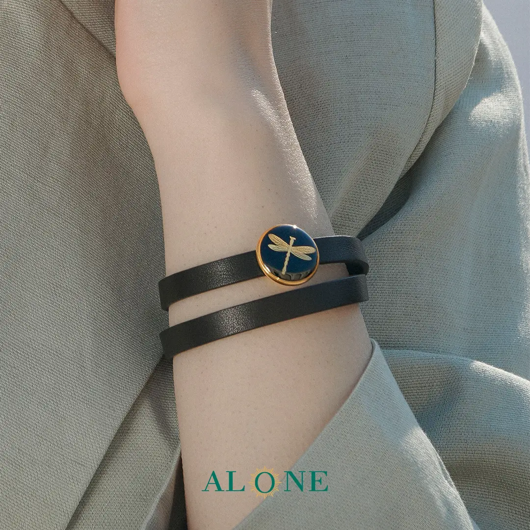 بند مچ چرم دو دور مشکی زنانه سنجاقک - Image 2