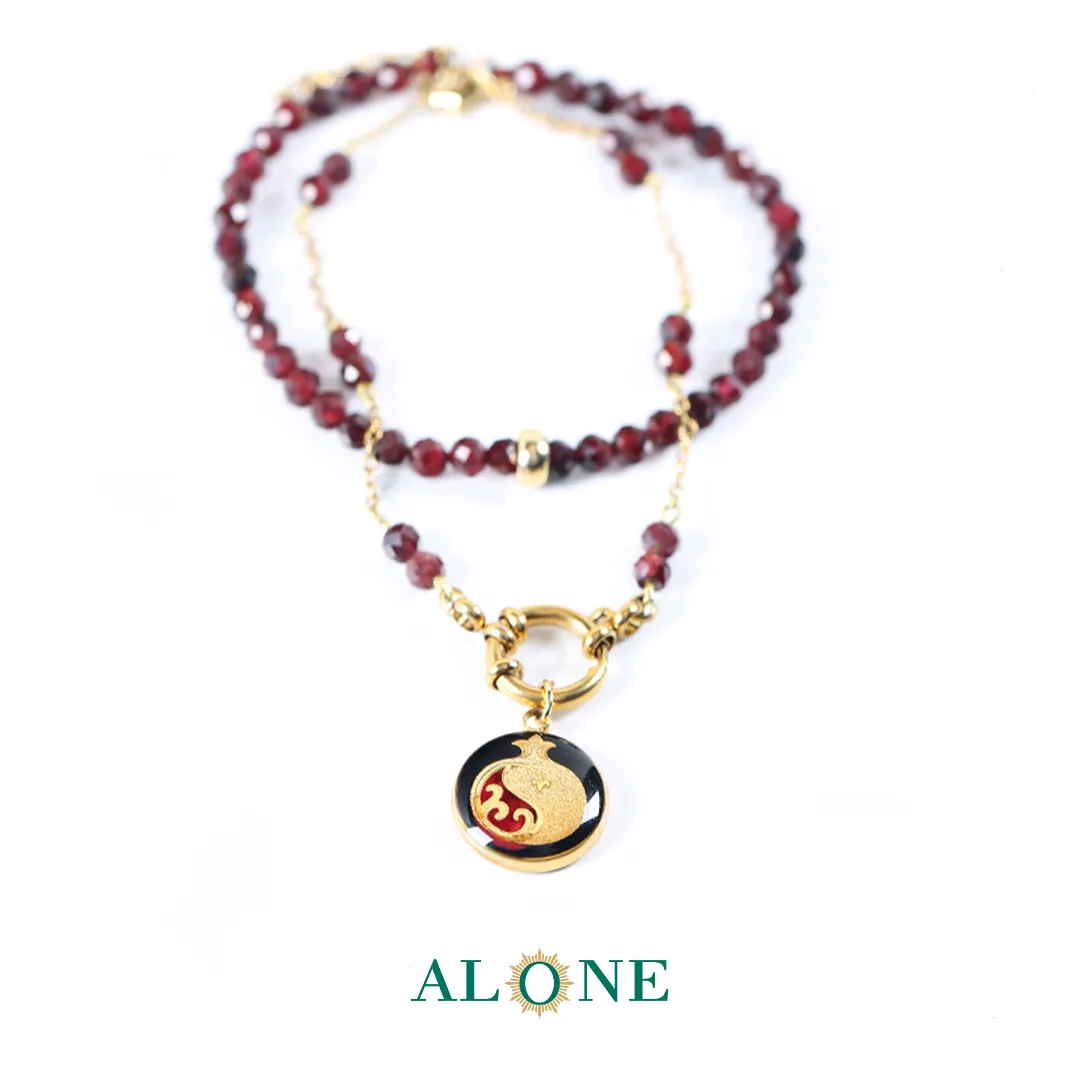 دستبند گارنت نازلی با آویز عقیق صورتی انار