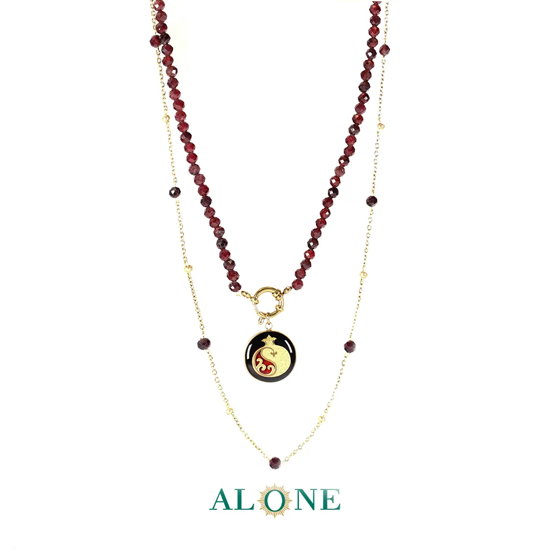 گردنبند گارنت نازلی با آویز عقیق صورتی انار