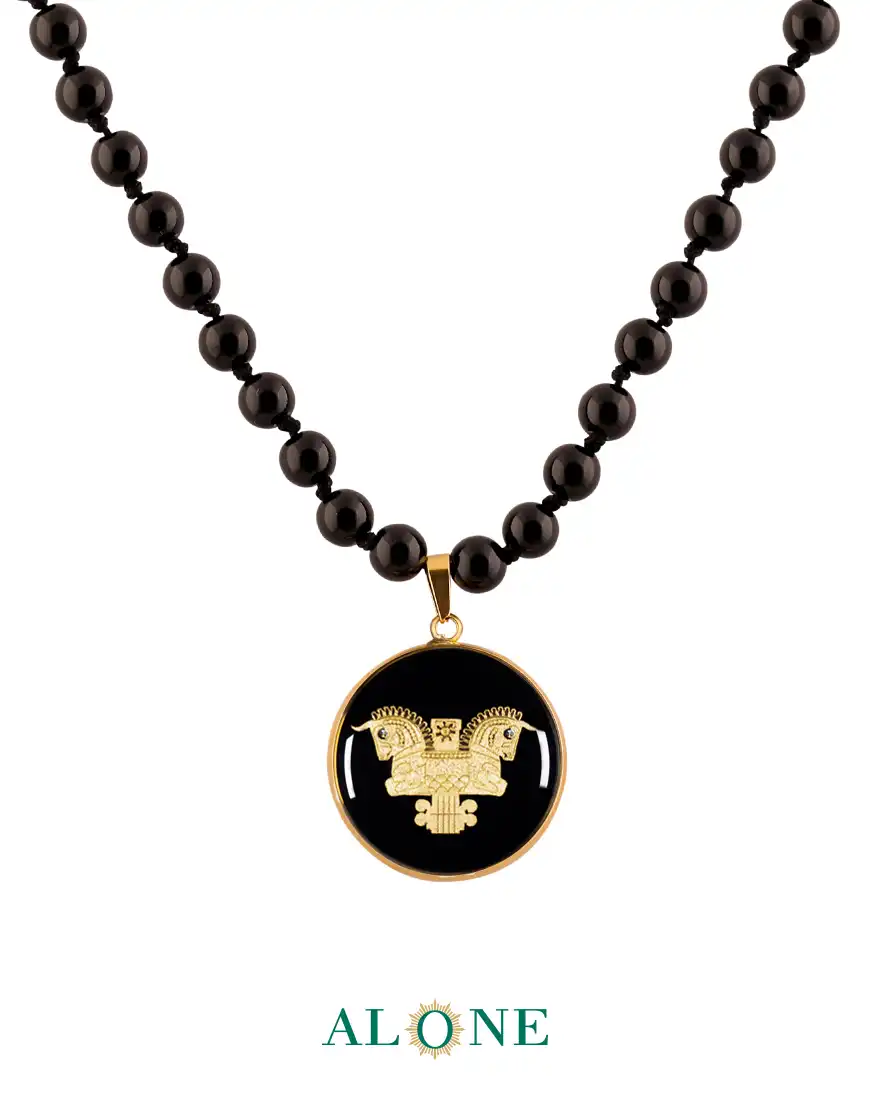 گردنبند گرد انیکس سر ستون هخامنشی