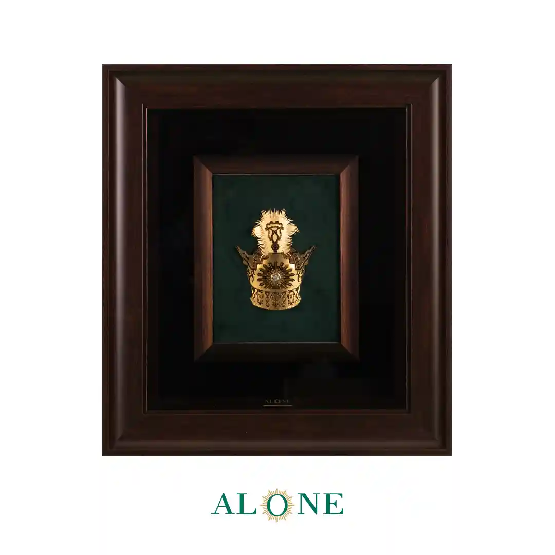 تابلو تاج قهوه ای (زمینه سبز) 41*46