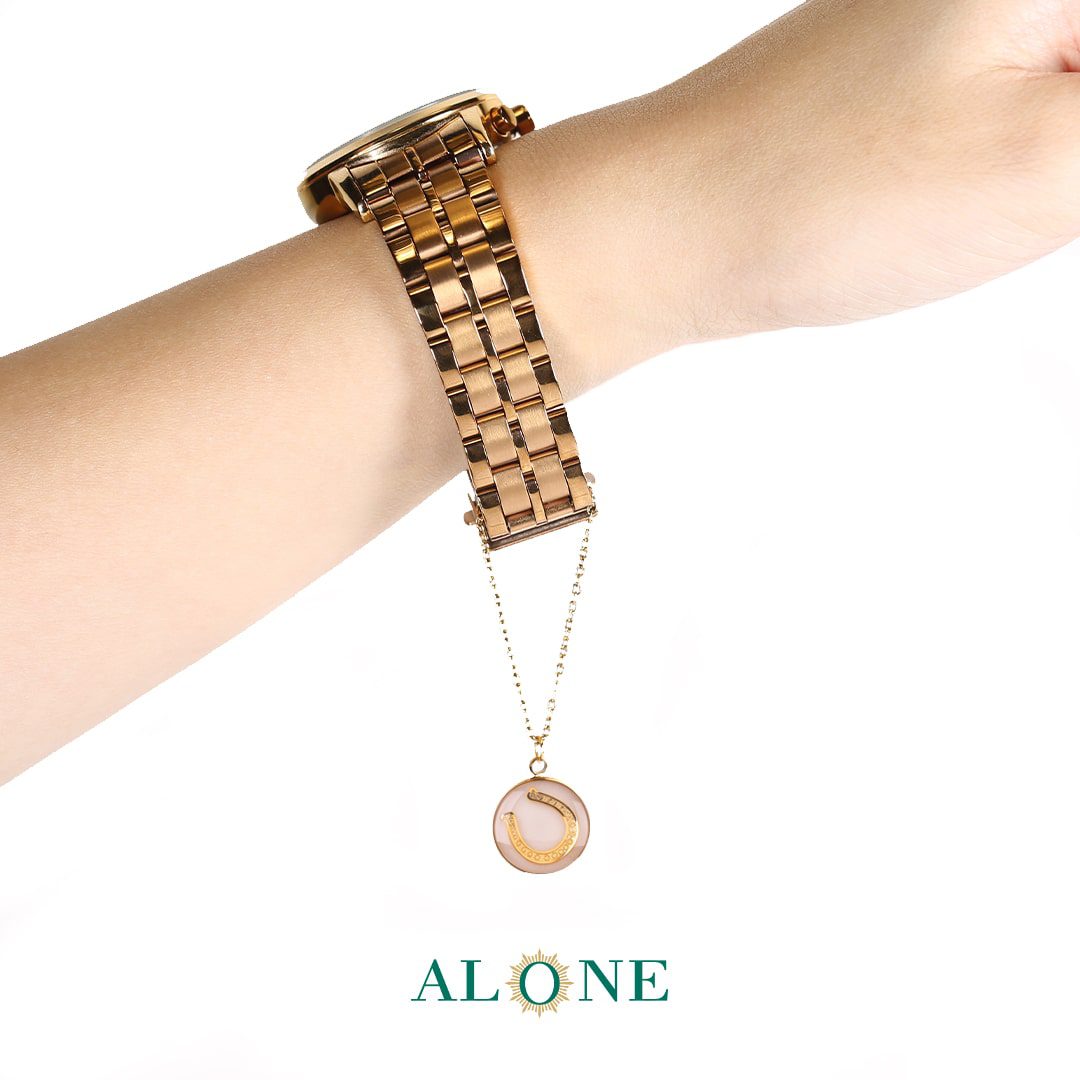 آویز ساعت صدفی نعل