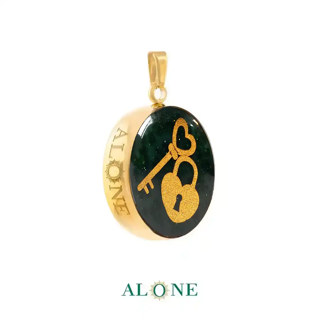 آویز کوچک گرد دلربا سبز کلید و قفل